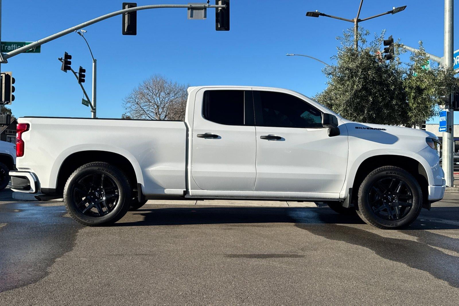 2025 Chevrolet Silverado 1500 Custom