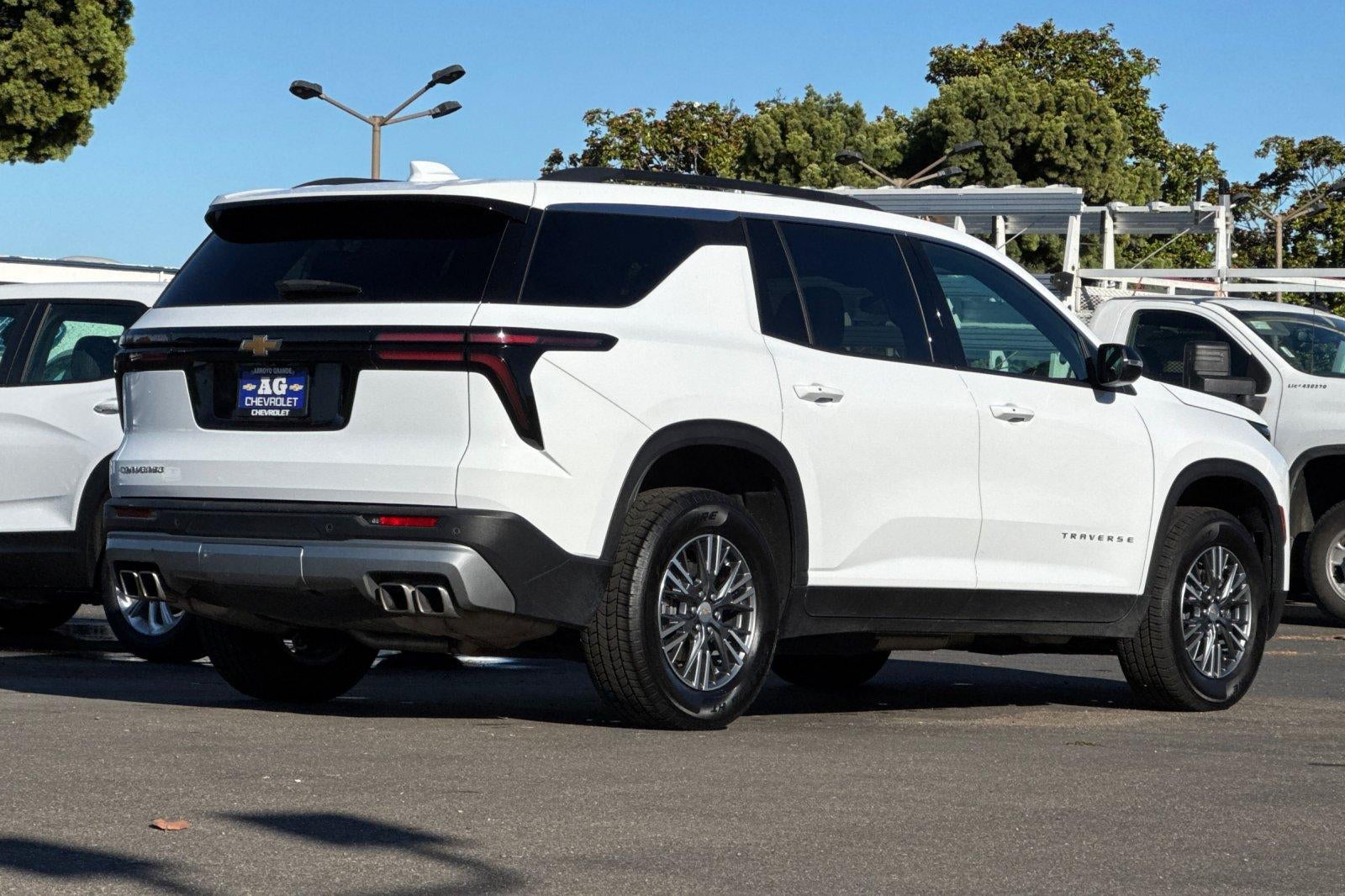2025 Chevrolet Traverse LT