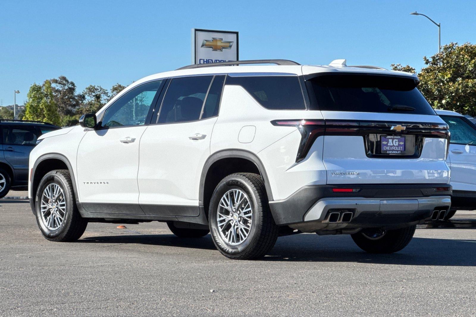 2025 Chevrolet Traverse LT