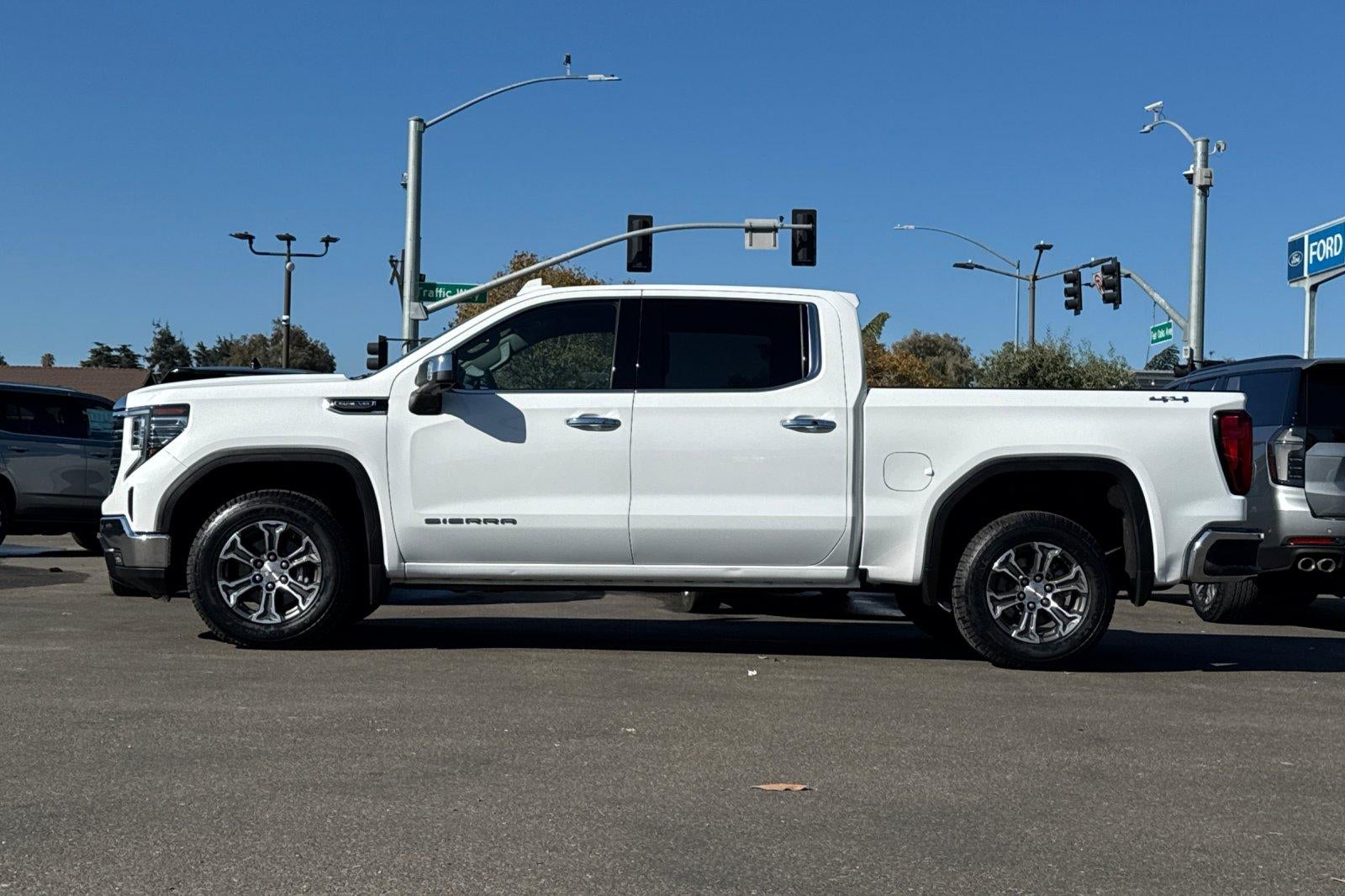 2025 GMC Sierra 1500 SLT