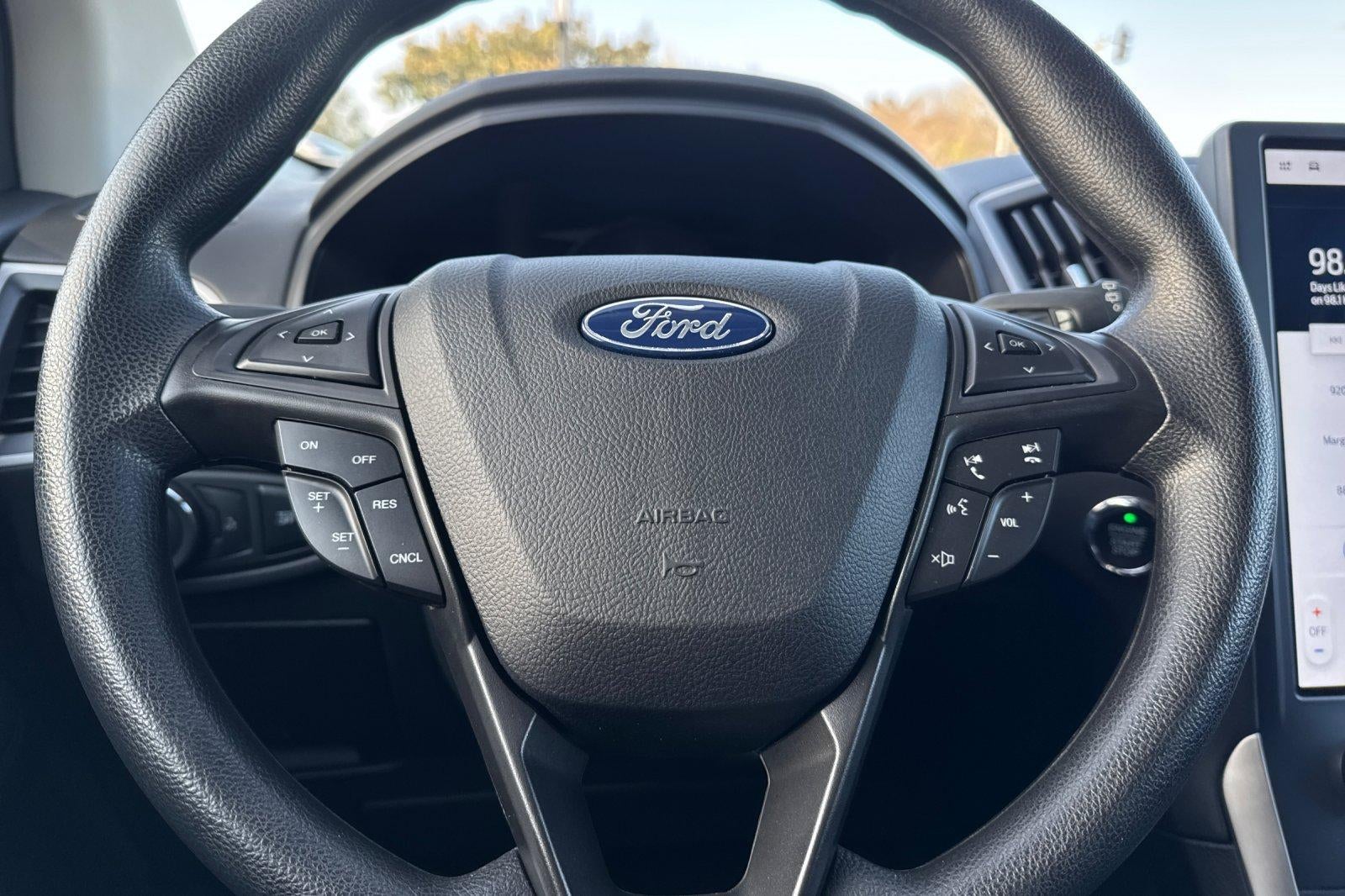 2022 Ford Edge SE