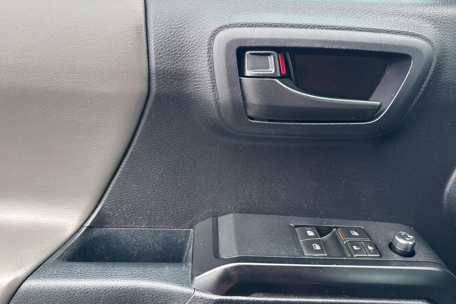 2017 Toyota Tacoma SR